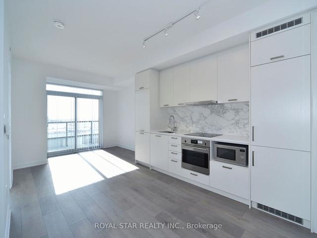 909 - 10 Honeycrisp Cres, Condo with 2 bedrooms, 2 bathrooms and 1 parking in Vaughan ON | Image 14