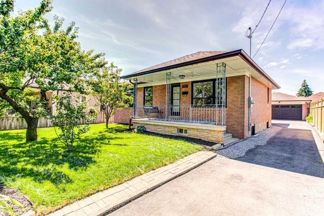 MAIN - 30 Flamborough Dr, House detached with 4 bedrooms, 2 bathrooms and 1 parking in North York ON | Image 1