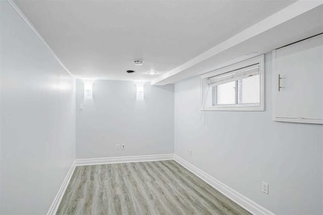 MAIN - 1822 Dufferin St, House detached with 2 bedrooms, 1 bathrooms and 0 parking in Toronto ON | Image 9