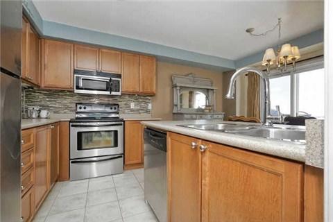 960 Townline Rd S, House attached with 3 bedrooms, 3 bathrooms and 2 parking in Oshawa ON | Image 2