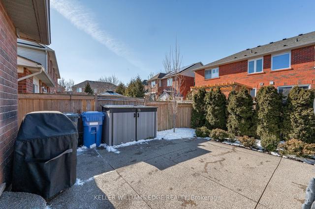 4061 Donnic Dr, House attached with 3 bedrooms, 3 bathrooms and 2 parking in Burlington ON | Image 32