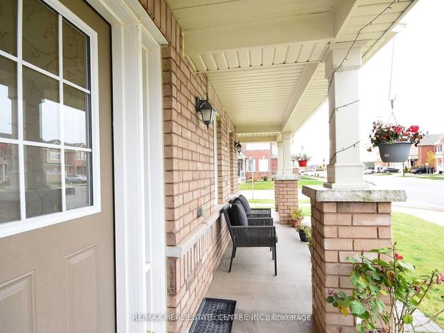 UPPER - 2 Donlamont Cir, House attached with 3 bedrooms, 3 bathrooms and 3 parking in Brampton ON | Image 19