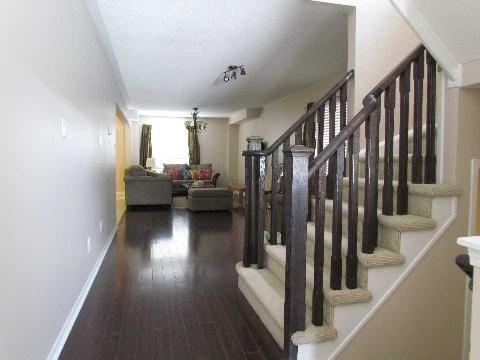 9 Hollingsworth Cir, House semidetached with 4 bedrooms, 3 bathrooms and 2 parking in Brampton ON | Image 6
