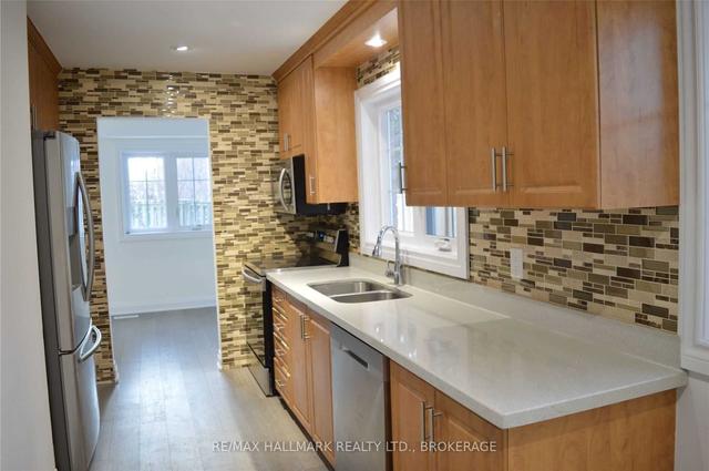 MAIN - 28 Valhalla Crt, House detached with 3 bedrooms, 2 bathrooms and 2 parking in Aurora ON | Image 17