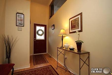 9 Kenmore Ave, House attached with 3 bedrooms, 3 bathrooms and 2 parking in Maple ON | Image 2