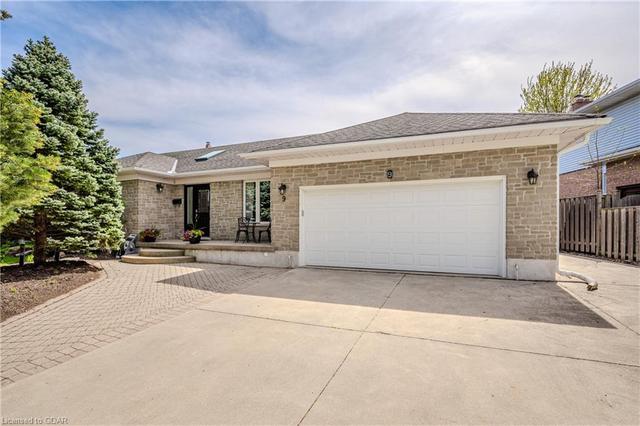 9 Hunters Lane, House detached with 6 bedrooms, 3 bathrooms and 6 parking in Guelph ON | Image 1