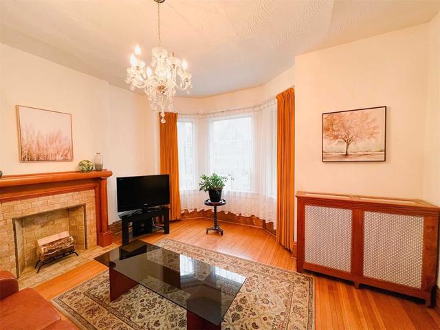 MAIN - 120 Westminster Ave, House detached with 1 bedrooms, 1 bathrooms and 1 parking in Toronto ON | Image 10