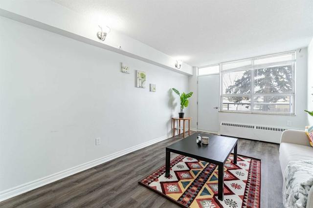 211 - 940 Caledonia Rd, Condo with 2 bedrooms, 1 bathrooms and 1 parking in North York ON | Image 2