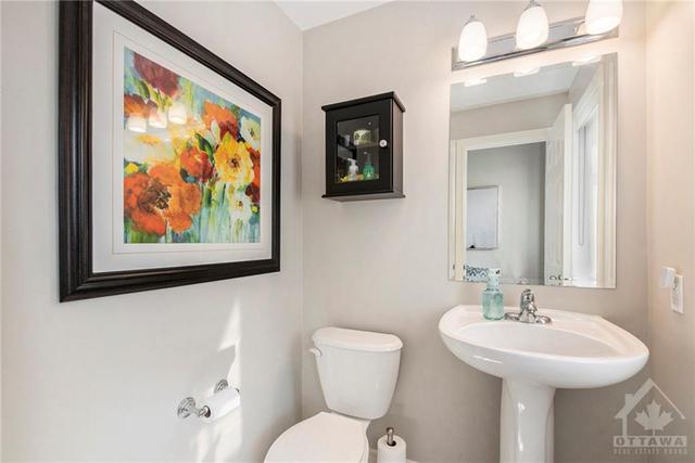 886 Ashenvale Way, Townhouse with 3 bedrooms, 3 bathrooms and 2 parking in Ottawa ON | Image 5