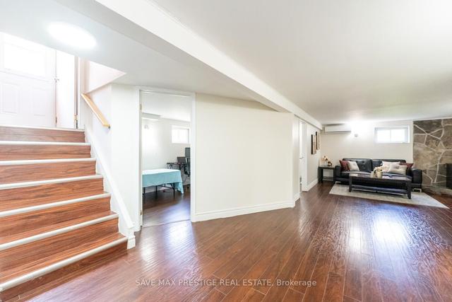 90 Archibald St, House semidetached with 3 bedrooms, 2 bathrooms and 3 parking in Brampton ON | Image 20
