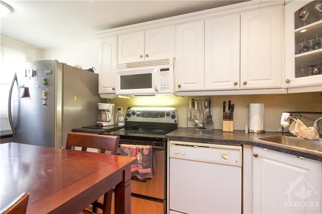 96 - 1045 Morrison Dr, Townhouse with 2 bedrooms, 1 bathrooms and 1 parking in Ottawa ON | Image 5