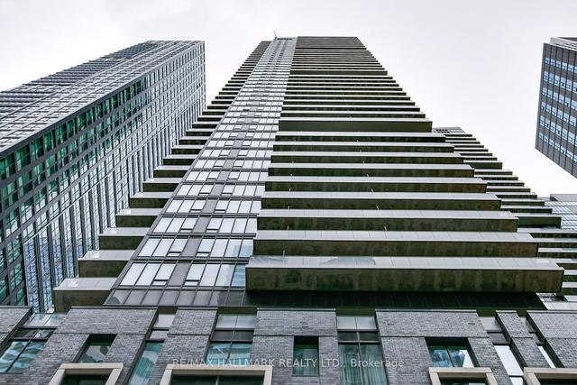 2705 - 125 Blue Jays Way, Condo with 2 bedrooms, 2 bathrooms and 1 parking in Toronto ON | Image 12