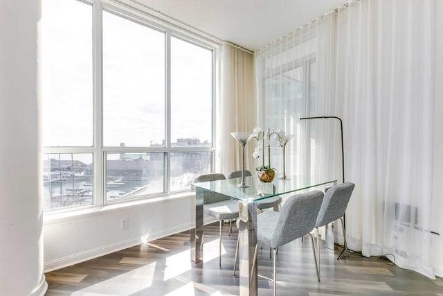 909 - 228 Queens Quay W, Condo with 2 bedrooms, 2 bathrooms and 1 parking in Toronto ON | Image 4