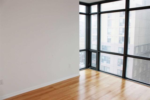 909 - 37 Grosvenor St, Condo with 2 bedrooms, 2 bathrooms and 0 parking in Toronto ON | Image 7