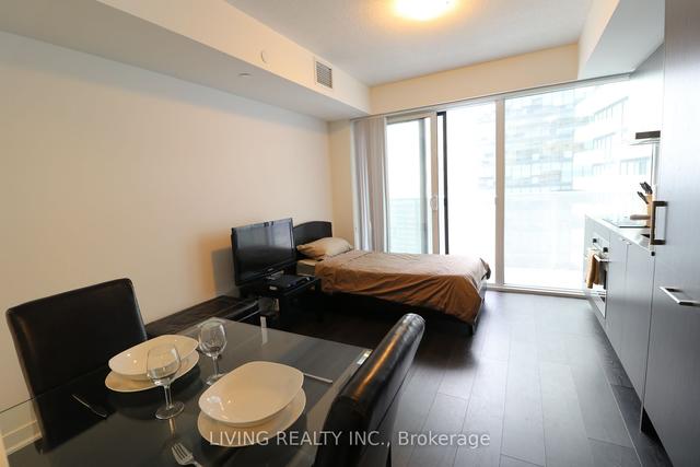 4011 - 88 Harbour St, Condo with 0 bedrooms, 1 bathrooms and 0 parking in Toronto ON | Image 5