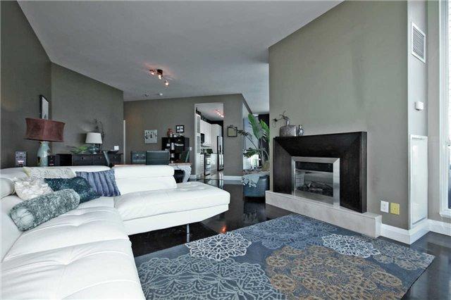 PH-1 - 8 York Rd, Condo with 2 bedrooms, 2 bathrooms and 1 parking in North York ON | Image 2