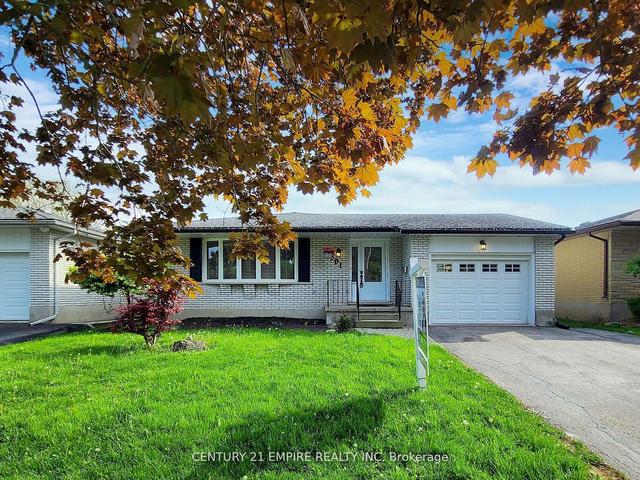 591 Dogwood Ln, House detached with 3 bedrooms, 2 bathrooms and 3 parking in Waterloo ON | Image 1