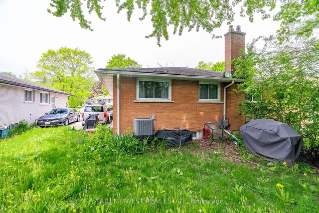 195 B Cedarvale Cres, House semidetached with 5 bedrooms, 2 bathrooms and 3 parking in Waterloo ON | Image 7