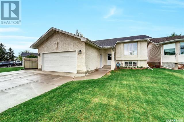 207 Sumner Cres, House detached with 5 bedrooms, 3 bathrooms and null parking in Saskatoon SK | Image 2
