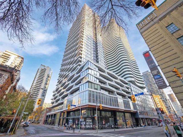 PH16 - 85 Wood St, Condo with 2 bedrooms, 2 bathrooms and 0 parking in Toronto ON | Image 1