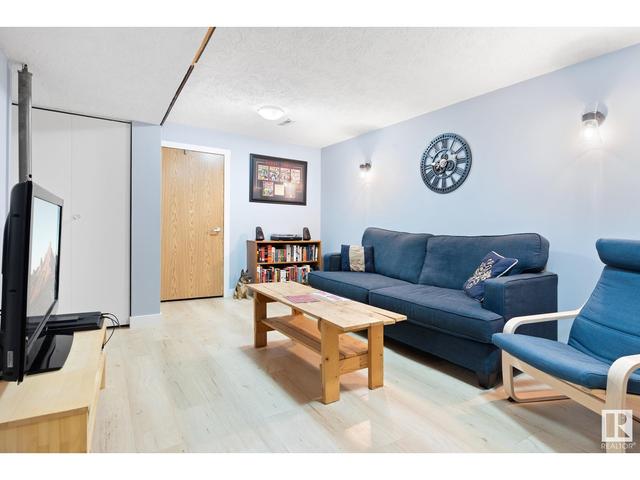 10790 31 Av Nw Nw, House attached with 3 bedrooms, 1 bathrooms and null parking in Edmonton AB | Image 30