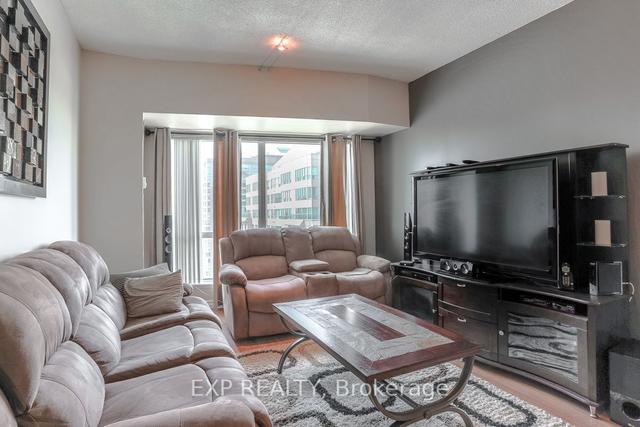 PH207 - 8 Lee Centre Dr, Condo with 3 bedrooms, 3 bathrooms and 1 parking in Scarborough ON | Image 2