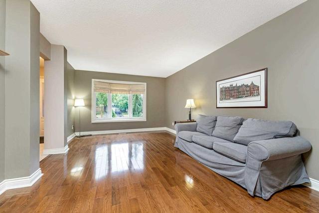 885 Childs Dr, House detached with 3 bedrooms, 4 bathrooms and 6 parking in Milton ON | Image 2