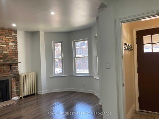 MAIN - 383 Woodbine Ave, House detached with 1 bedrooms, 1 bathrooms and 1 parking in Toronto ON | Image 9