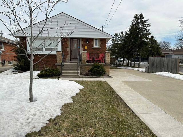 MAIN - 253 E 44th St, House detached with 2 bedrooms, 1 bathrooms and 1 parking in Hamilton ON | Image 1