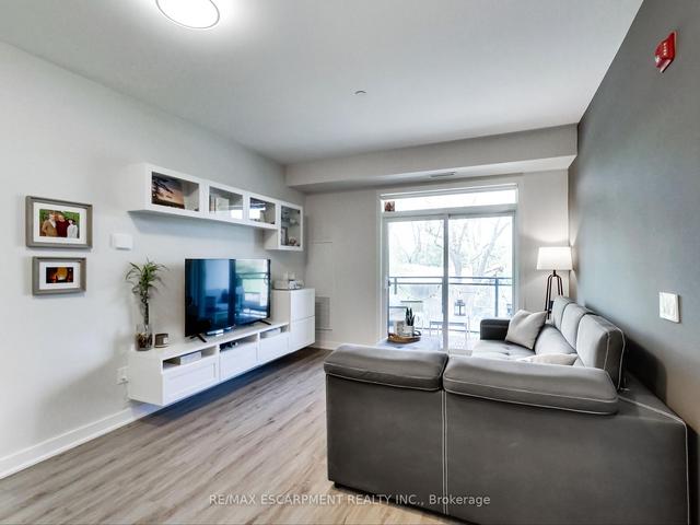310 - 320 Plains Rd E, Condo with 2 bedrooms, 2 bathrooms and 1 parking in Burlington ON | Image 6