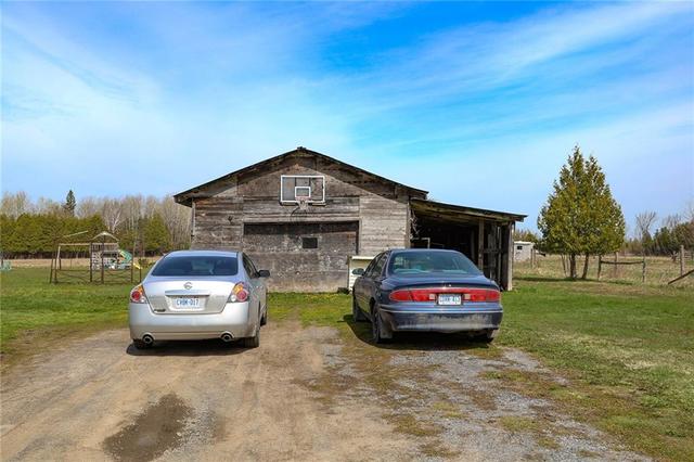 13325 County Road 18 Rd, House detached with 2 bedrooms, 2 bathrooms and 12 parking in South Dundas ON | Image 15