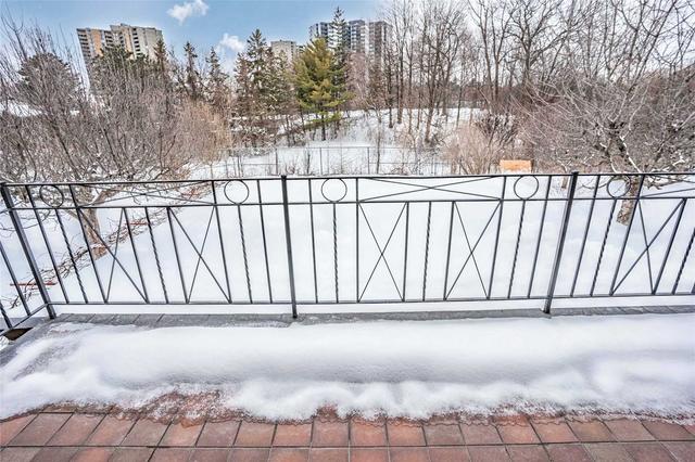 MAIN - 15 Pitkin Crt, House detached with 3 bedrooms, 2 bathrooms and 1 parking in North York ON | Image 4