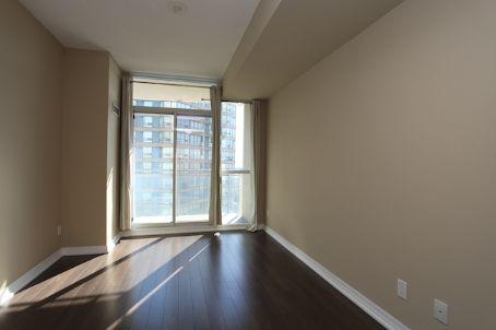 909 - 225 Webb Dr, Condo with 1 bedrooms, 2 bathrooms and 1 parking in Mississauga ON | Image 3
