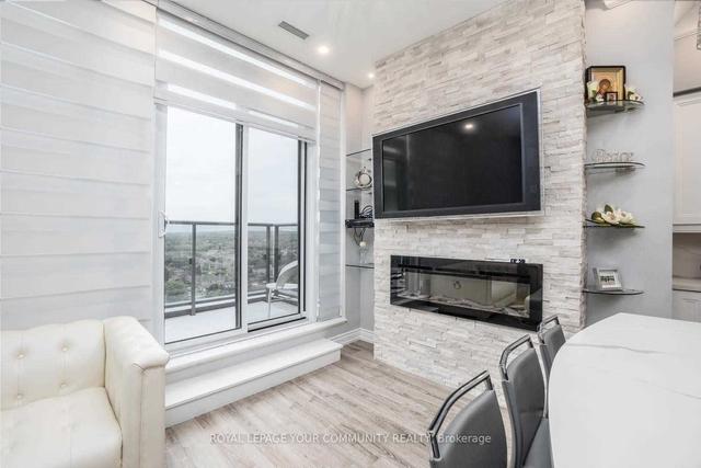 PH03 - 9600 Yonge St, Condo with 2 bedrooms, 3 bathrooms and 1 parking in Richmond Hill ON | Image 2