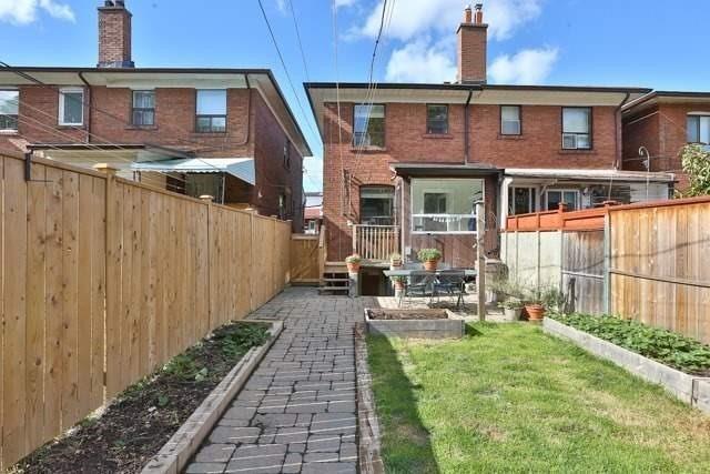 MAIN - 253 Mcroberts Ave, House semidetached with 3 bedrooms, 1 bathrooms and 1 parking in Toronto ON | Image 15