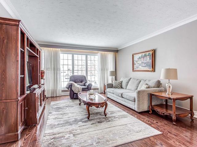 9 Krieger Cres, House detached with 4 bedrooms, 3 bathrooms and 5 parking in North York ON | Image 4