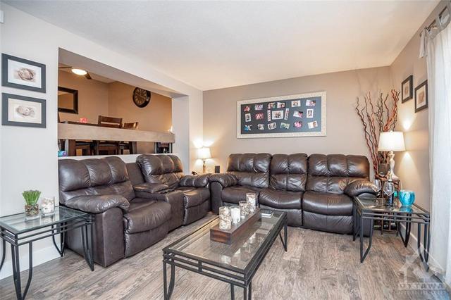 C - 1747 Lamoureux Dr, Townhouse with 3 bedrooms, 2 bathrooms and 1 parking in Ottawa ON | Image 7