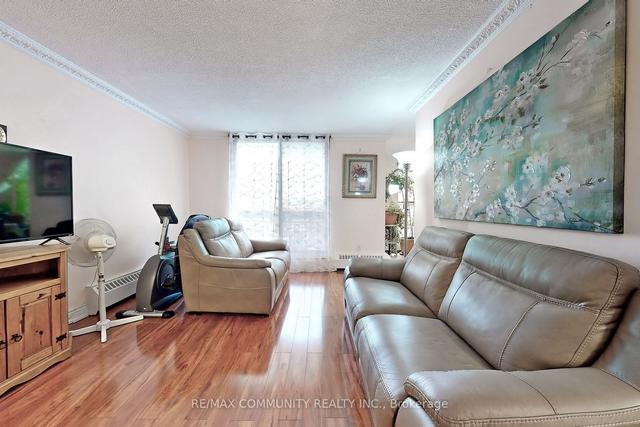 823 - 4645 Jane St, Condo with 2 bedrooms, 1 bathrooms and 1 parking in North York ON | Image 9
