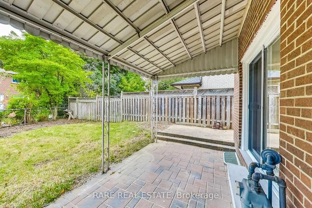 MAIN - 3 Green Bush Rd, House semidetached with 3 bedrooms, 2 bathrooms and 1 parking in North York ON | Image 15