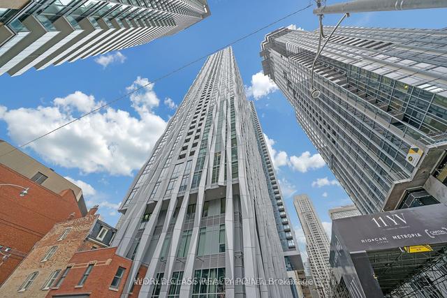 3009 - 1 Yorkville Ave, Condo with 1 bedrooms, 1 bathrooms and 0 parking in Toronto ON | Image 11