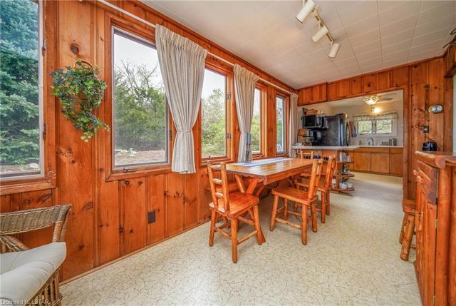 6626 East Parkway Dr, House detached with 4 bedrooms, 1 bathrooms and 12 parking in Lambton Shores ON | Image 8