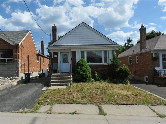 MAIN - 2953 St Clair Ave E, House detached with 2 bedrooms, 1 bathrooms and 1 parking in East York ON | Image 1