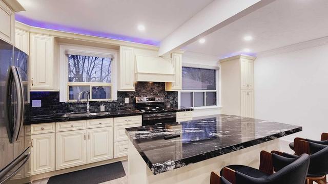 MAIN - 1747 Coram Cres, House detached with 3 bedrooms, 1 bathrooms and 6 parking in Mississauga ON | Image 1