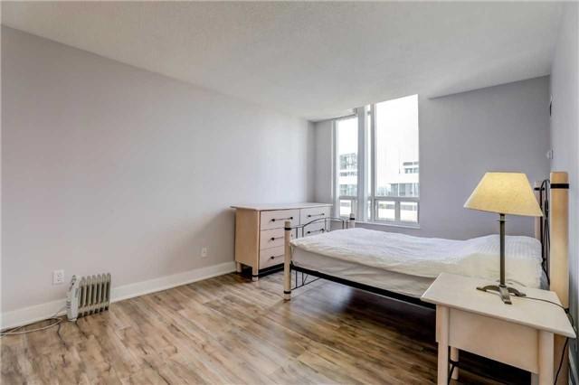 PH210 - 260 Doris Ave, Condo with 3 bedrooms, 2 bathrooms and 1 parking in North York ON | Image 6