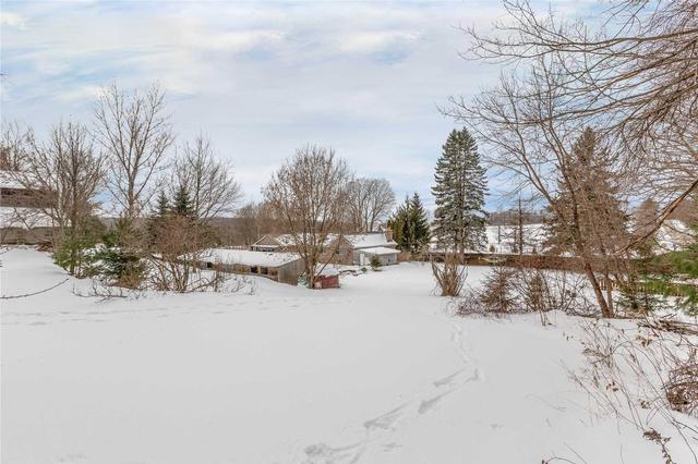 9 Horseshoe Valley Rd W, House detached with 3 bedrooms, 1 bathrooms and 12 parking in Oro Medonte ON | Image 4