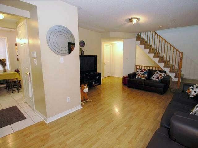 909 - 28 Rosebank Dr, Townhouse with 2 bedrooms, 2 bathrooms and 1 parking in Scarborough ON | Image 2