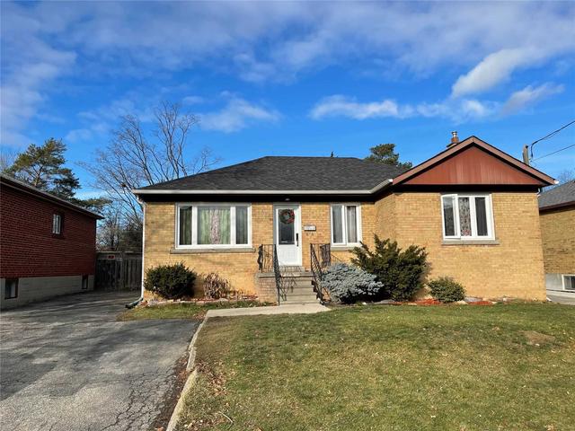 90 Brighton Ave, House detached with 3 bedrooms, 2 bathrooms and 2 parking in North York ON | Image 1