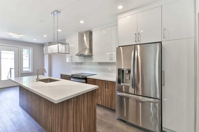 MAIN - 136 Markham St, House attached with 3 bedrooms, 3 bathrooms and 1 parking in Toronto ON | Image 3