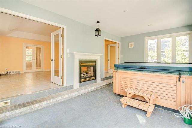 8869 Timberwood Trail, House detached with 5 bedrooms, 2 bathrooms and 12 parking in Grand Bend ON | Image 21