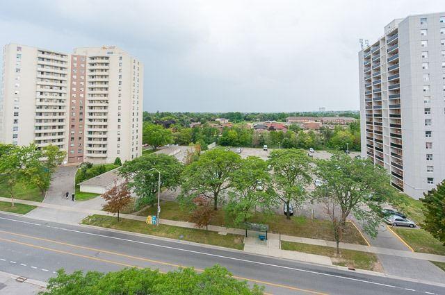 803 - 2345 Confederation Pky, Condo with 3 bedrooms, 2 bathrooms and 1 parking in Mississauga ON | Image 16
